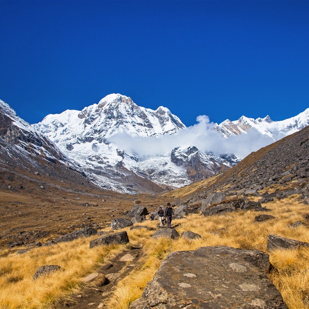 Pokhara (820 m) - Hille (1,430 m) - Tikhedhungga (1,540 m)