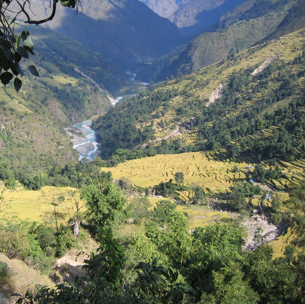 Dharapani (1,860 m) - Chame (2,670 m)