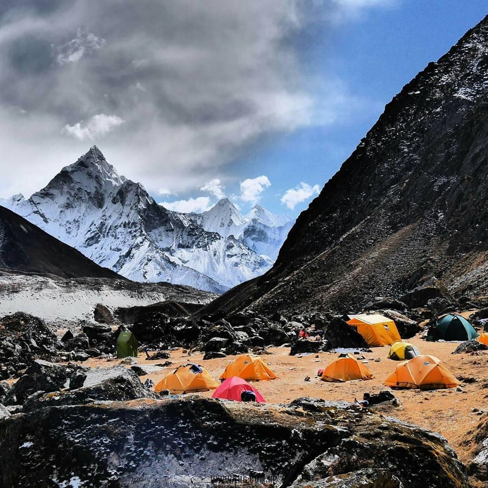 Dzongla (4,830 m) – Lobuche High Camp (5,290 m)