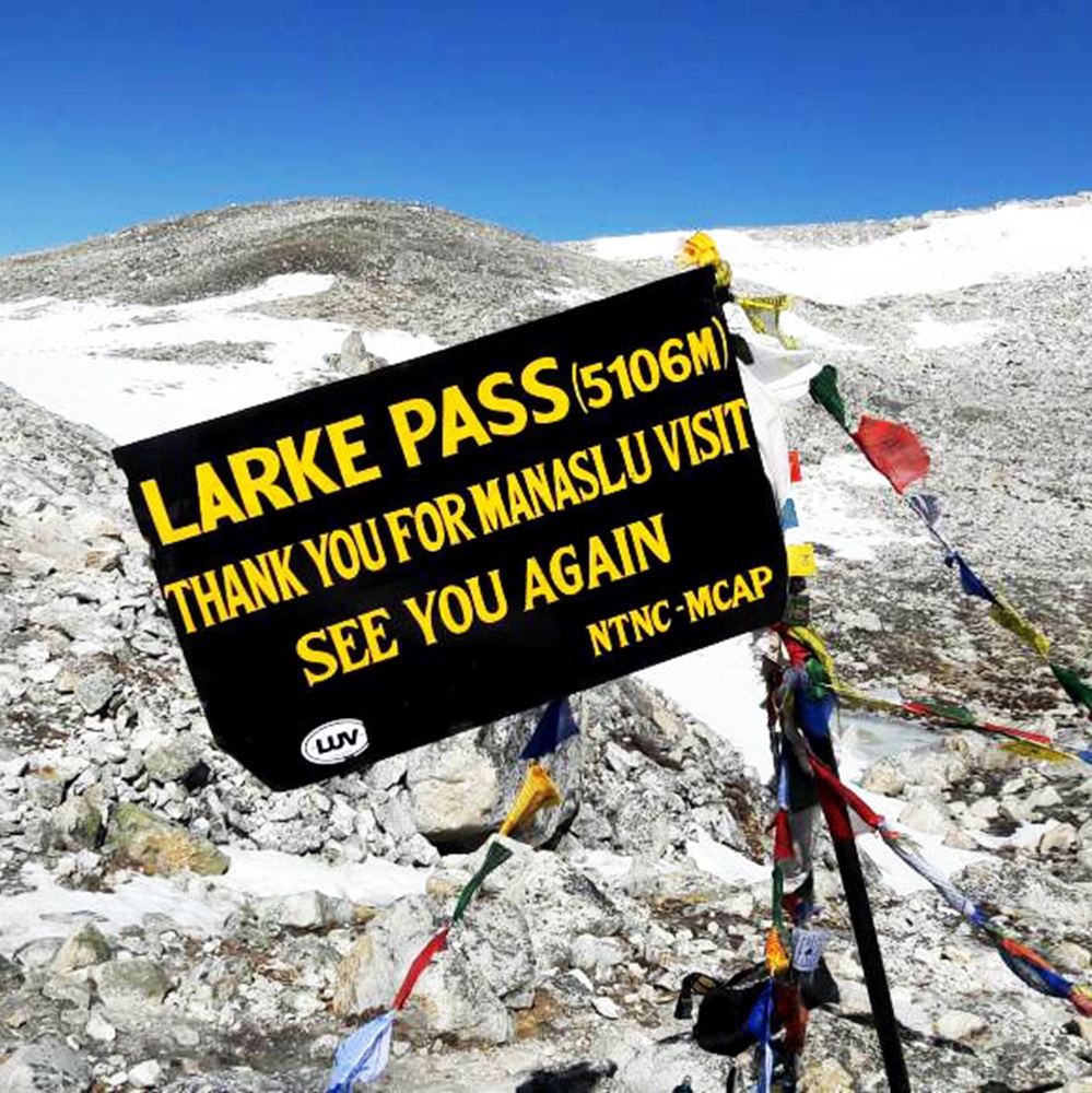 Larkya Phedi (4,460 m) - Larkya la Pass (5,106 m) - Bimthang (3,590 m)