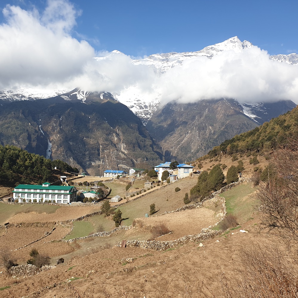 Tengboche (3,860 m) - Namche (3,440 m)