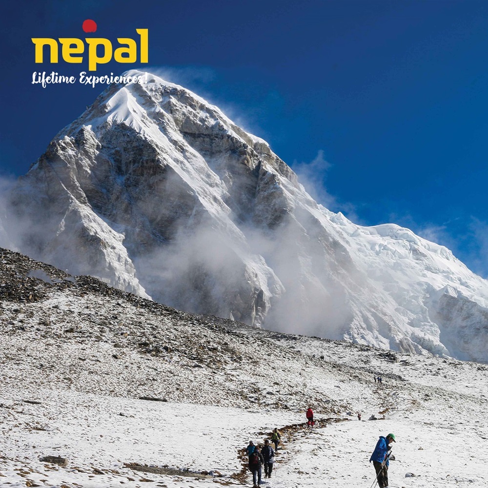 Dzongla (4,830 m) - Lobuche (4,910 m) - Gorak Shep (5,140 m)
